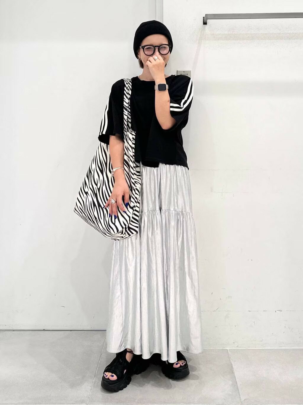 LAKOLEのスクエアビックトートバックを使ったコーディネートを紹介します。｜Rakuten Fashion(楽天ファッション／旧楽天ブランドアベニュー)4310388