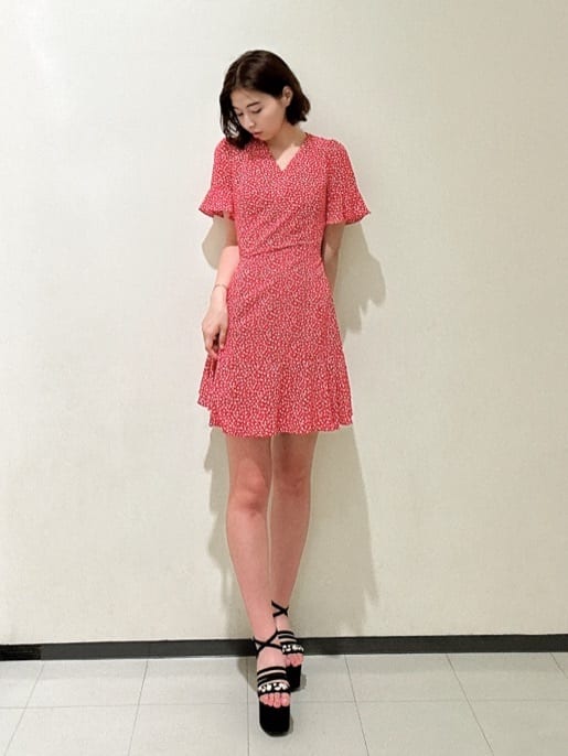 REDYAZELのカシュクールフリルミニワンピースを使ったコーディネートを紹介します。｜Rakuten Fashion(楽天ファッション／旧楽天ブランドアベニュー)4316493