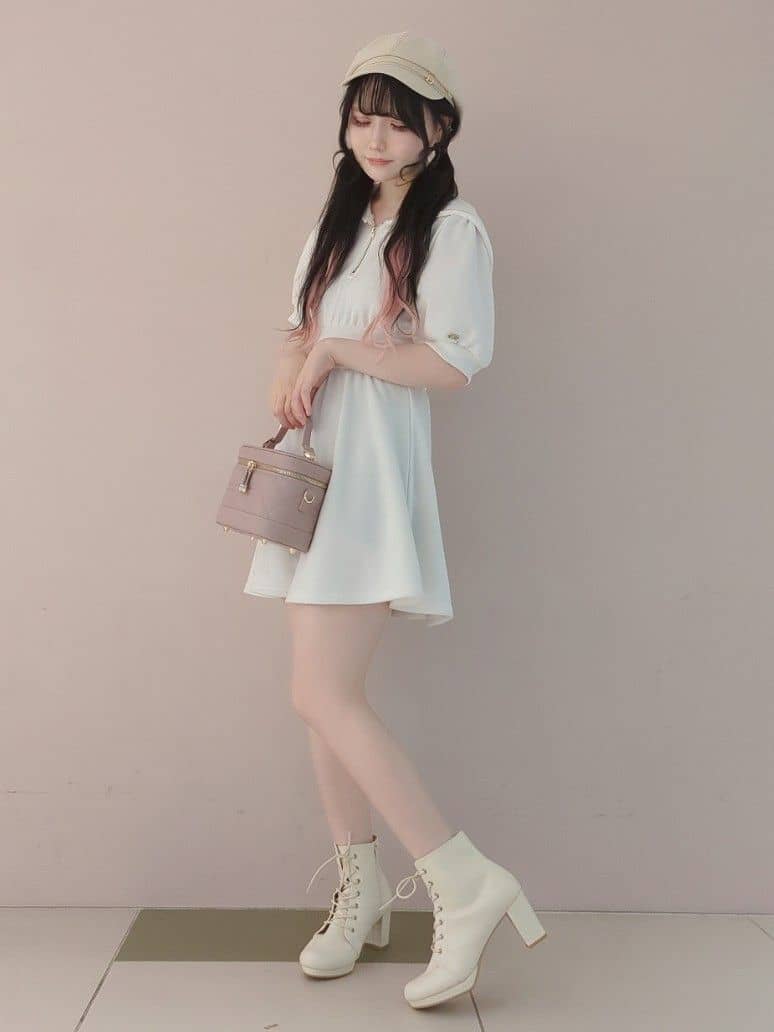 ESPERANZAのアーモンドトゥレースアップ厚底ショートブーツを使ったコーディネートを紹介します。｜Rakuten Fashion(楽天ファッション／旧楽天ブランドアベニュー)4317616