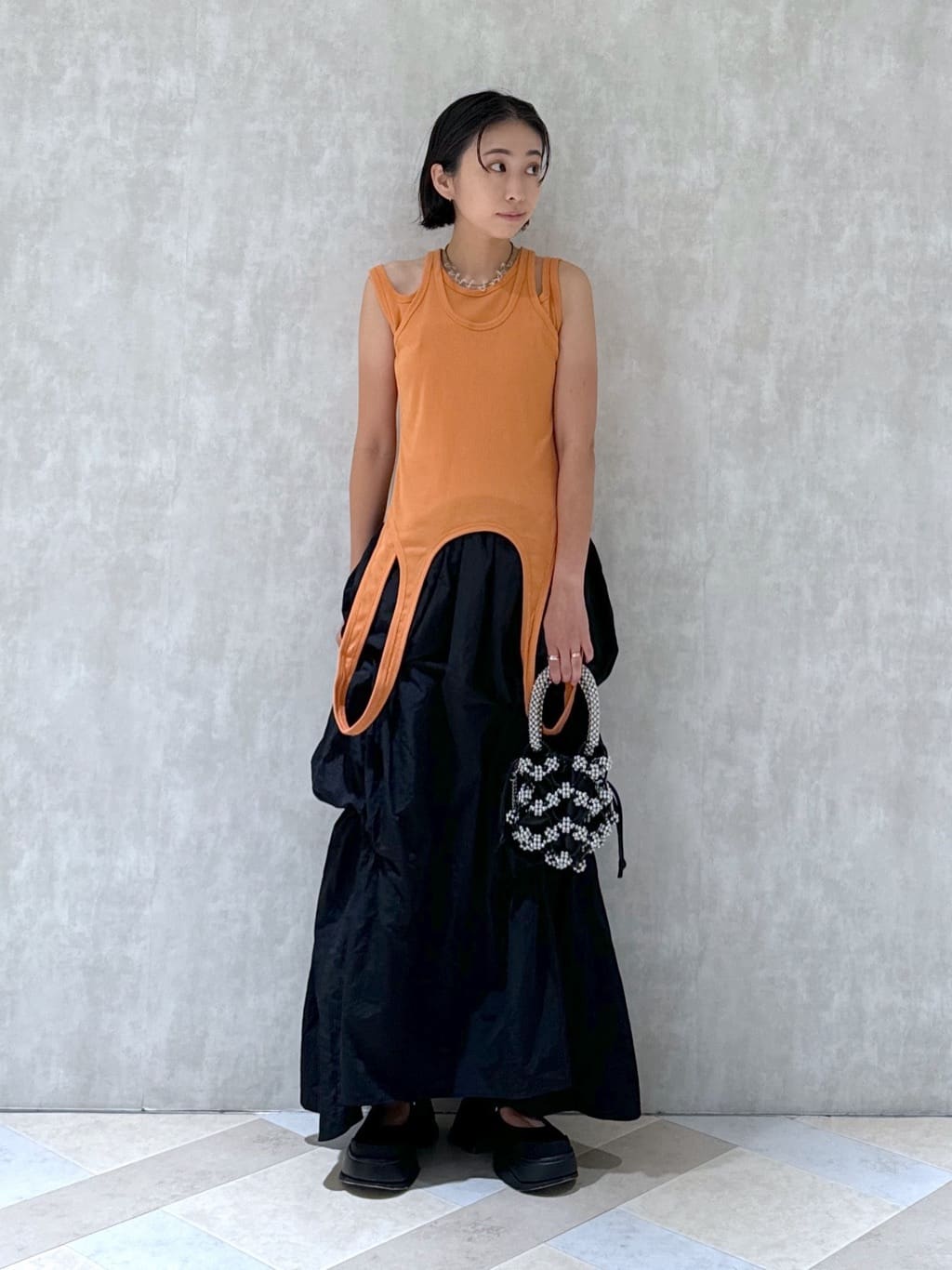 moussyの【THROW】LAYERED HOLE TANK トップスを使ったコーディネートを紹介します。｜Rakuten Fashion(楽天ファッション／旧楽天ブランドアベニュー)4322138