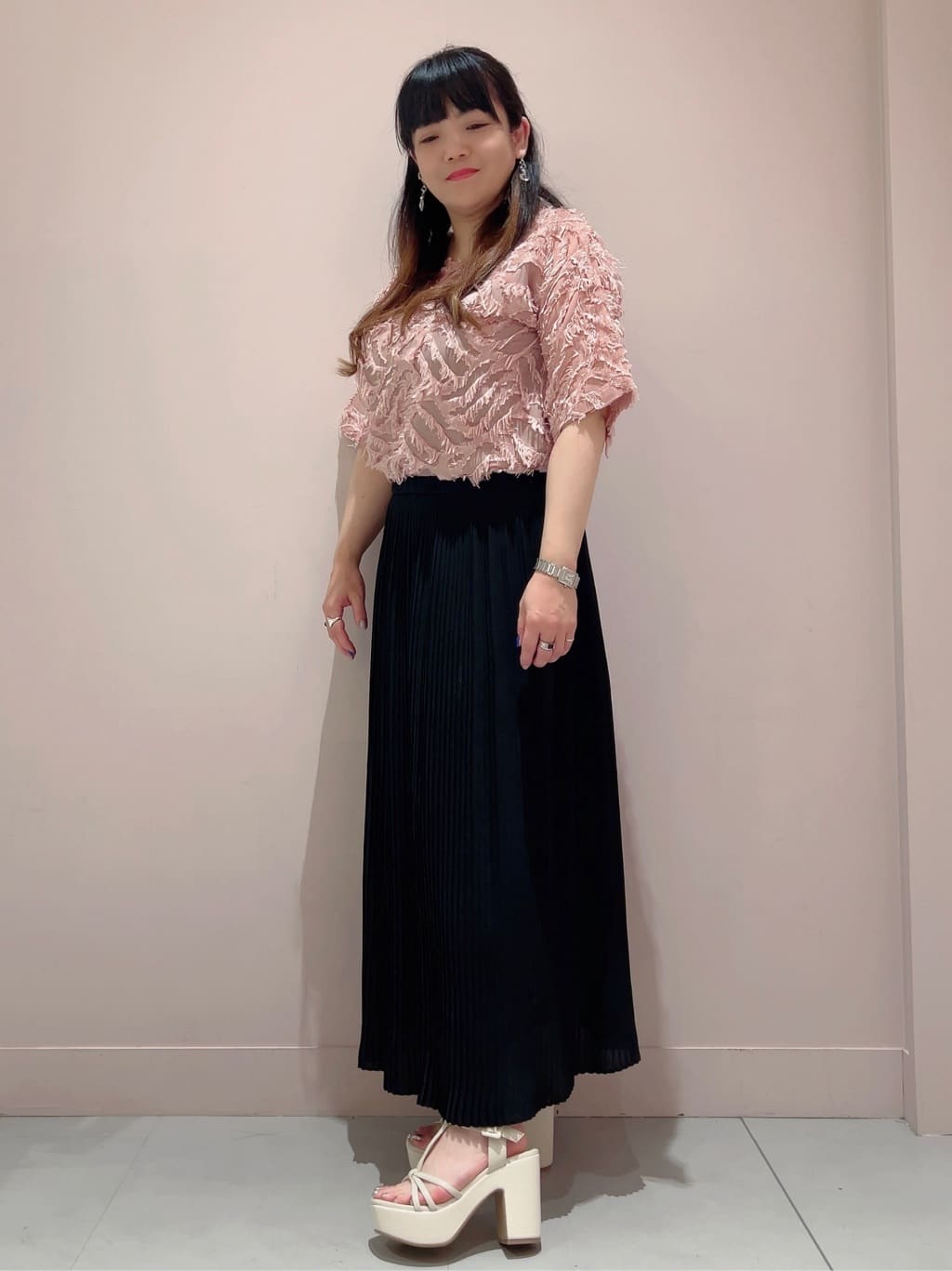 ESPERANZAのTストラップチャンキーヒールサンダル 24SSを使ったコーディネートを紹介します。｜Rakuten Fashion(楽天ファッション／旧楽天ブランドアベニュー)4322962