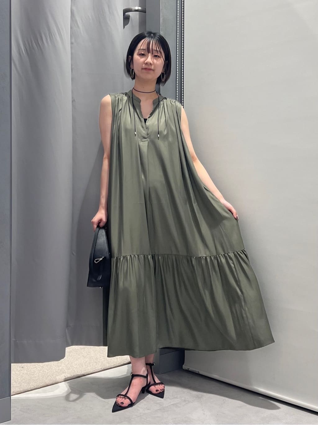 LASUDのキュプラツイルティアードワンピースを使ったコーディネートを紹介します。｜Rakuten Fashion(楽天ファッション／旧楽天ブランドアベニュー)4325848