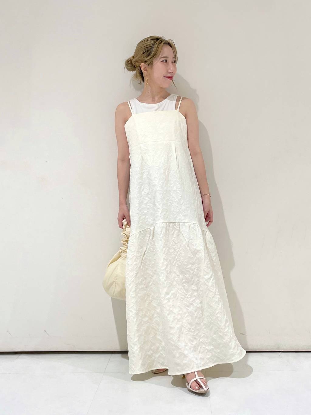 mysty womanのフラワージャガードキャミワンピースを使ったコーディネートを紹介します。｜Rakuten Fashion(楽天ファッション／旧楽天ブランドアベニュー)4326583