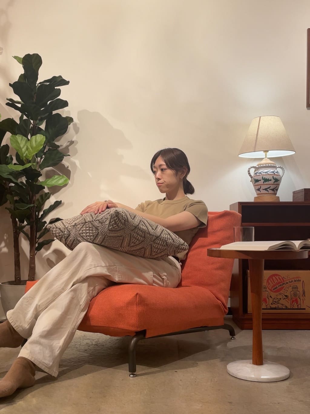 journal standard FurnitureのFEATHER CUSHION PRESS JSF クッション中材 45cm角を使ったコーディネートを紹介します。｜Rakuten Fashion(楽天ファッション／旧楽天ブランドアベニュー)4332806