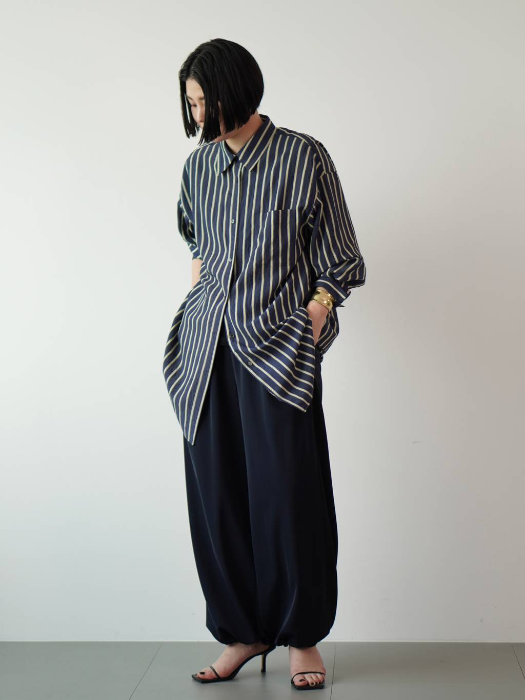 Curensologyのワイドバングルを使ったコーディネートを紹介します。｜Rakuten Fashion(楽天ファッション／旧楽天ブランドアベニュー)4334828