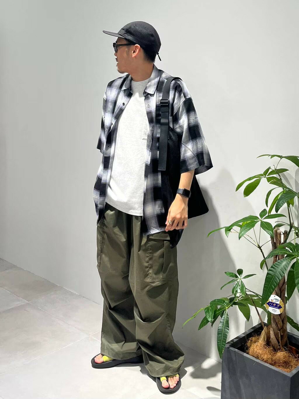 LAKOLEのTCPUライトカーゴパンツを使ったコーディネートを紹介します。｜Rakuten Fashion(楽天ファッション／旧楽天ブランドアベニュー)4338201