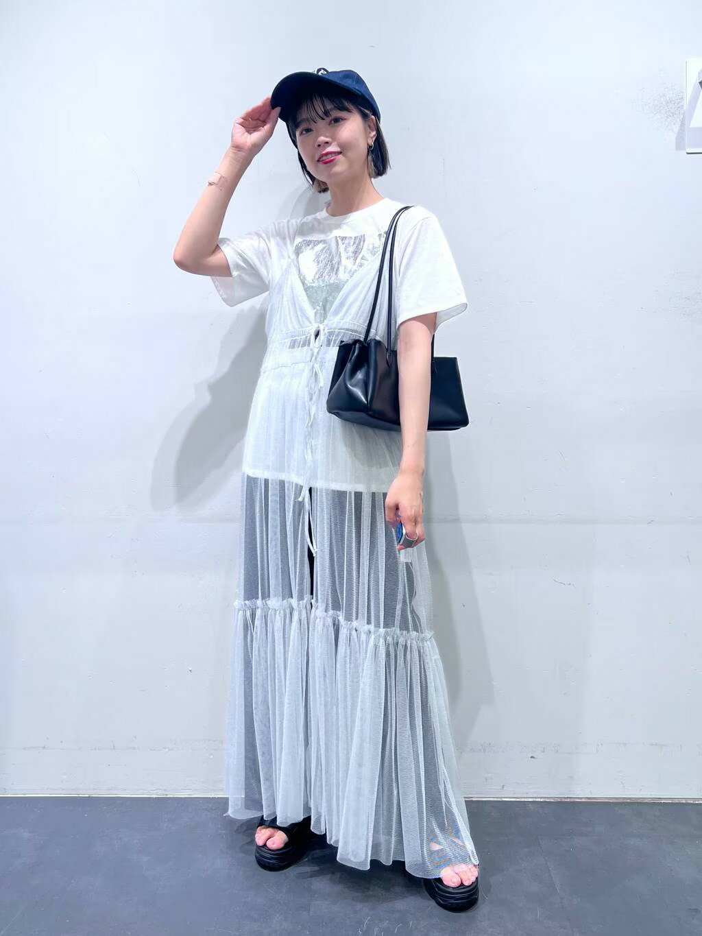 LAKOLEのサイドラインスラックスパンツを使ったコーディネートを紹介します。｜Rakuten Fashion(楽天ファッション／旧楽天ブランドアベニュー)4338053