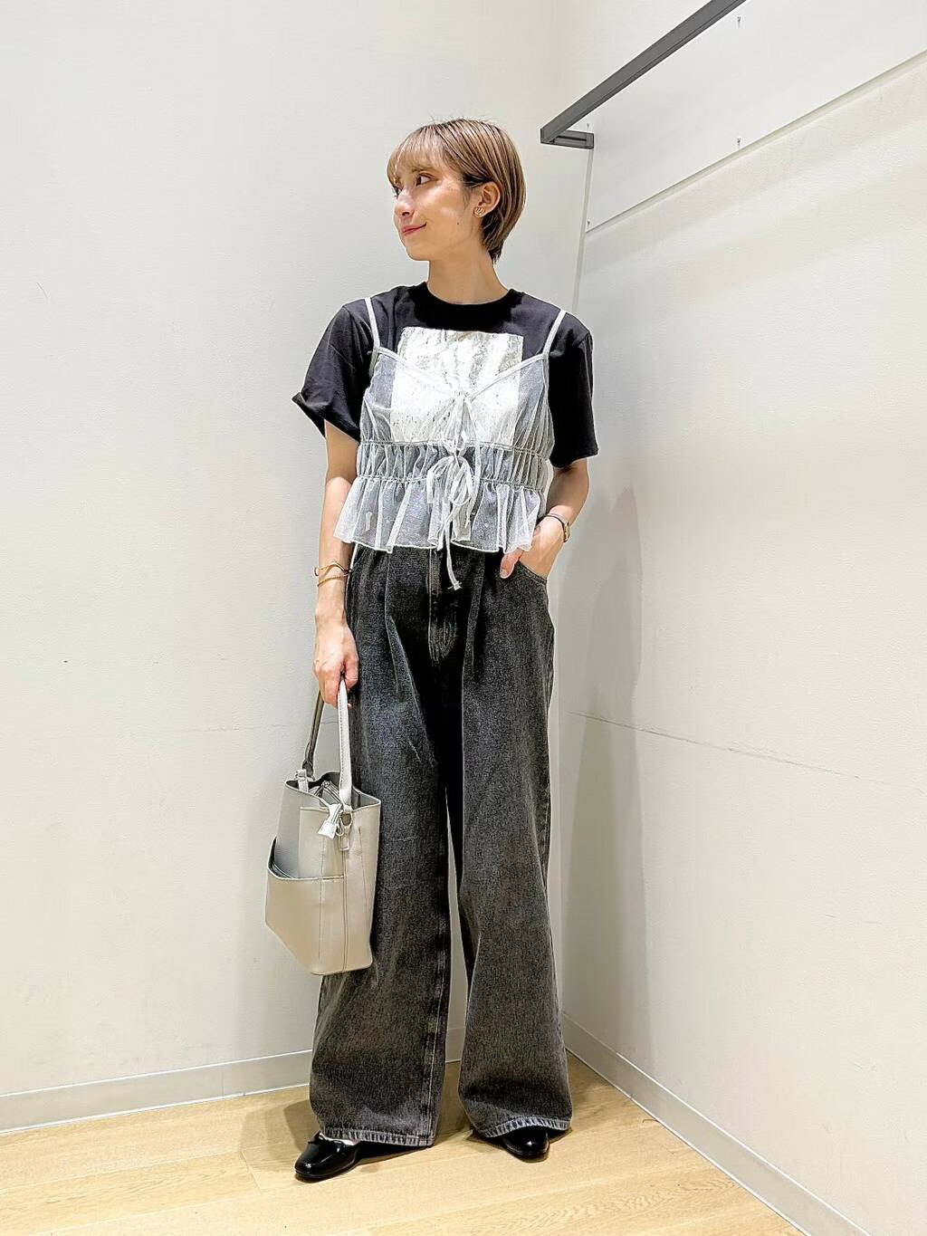 LAKOLEのウエストフックデニムパンツを使ったコーディネートを紹介します。｜Rakuten Fashion(楽天ファッション／旧楽天ブランドアベニュー)4338225