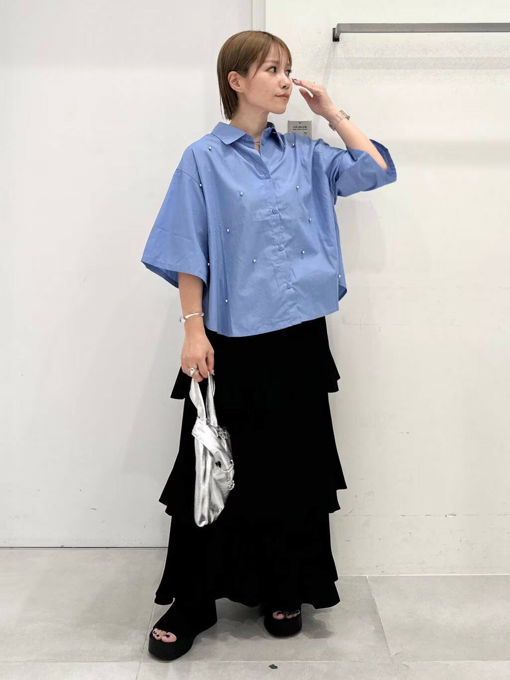 LAKOLEのケシプリーツティアードスカートを使ったコーディネートを紹介します。｜Rakuten Fashion(楽天ファッション／旧楽天ブランドアベニュー)4338226