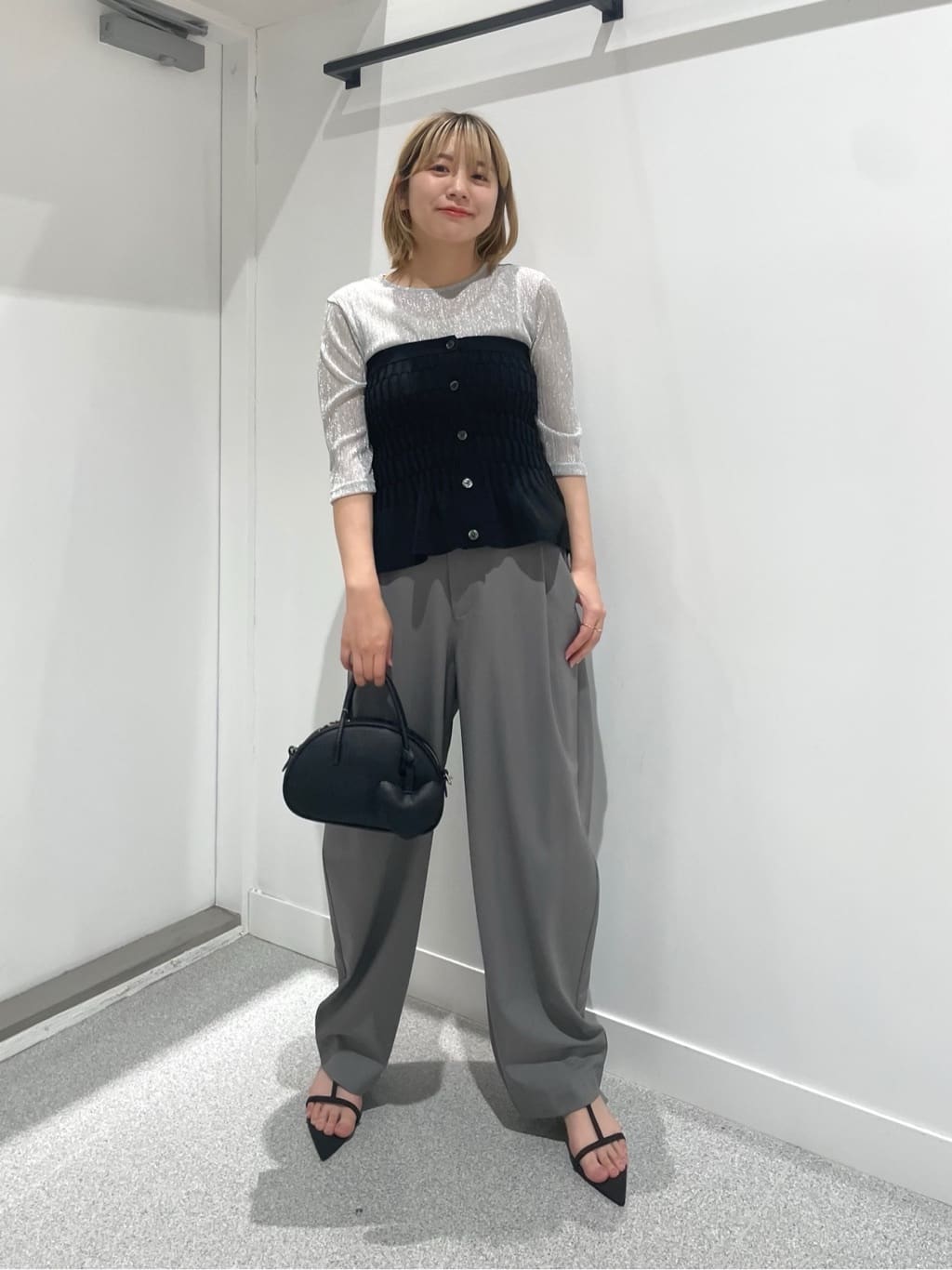 Vinのサイドタックワイドカーブパンツ(gray,black,beige)を使ったコーディネートを紹介します。｜Rakuten Fashion(楽天ファッション／旧楽天ブランドアベニュー)4341315