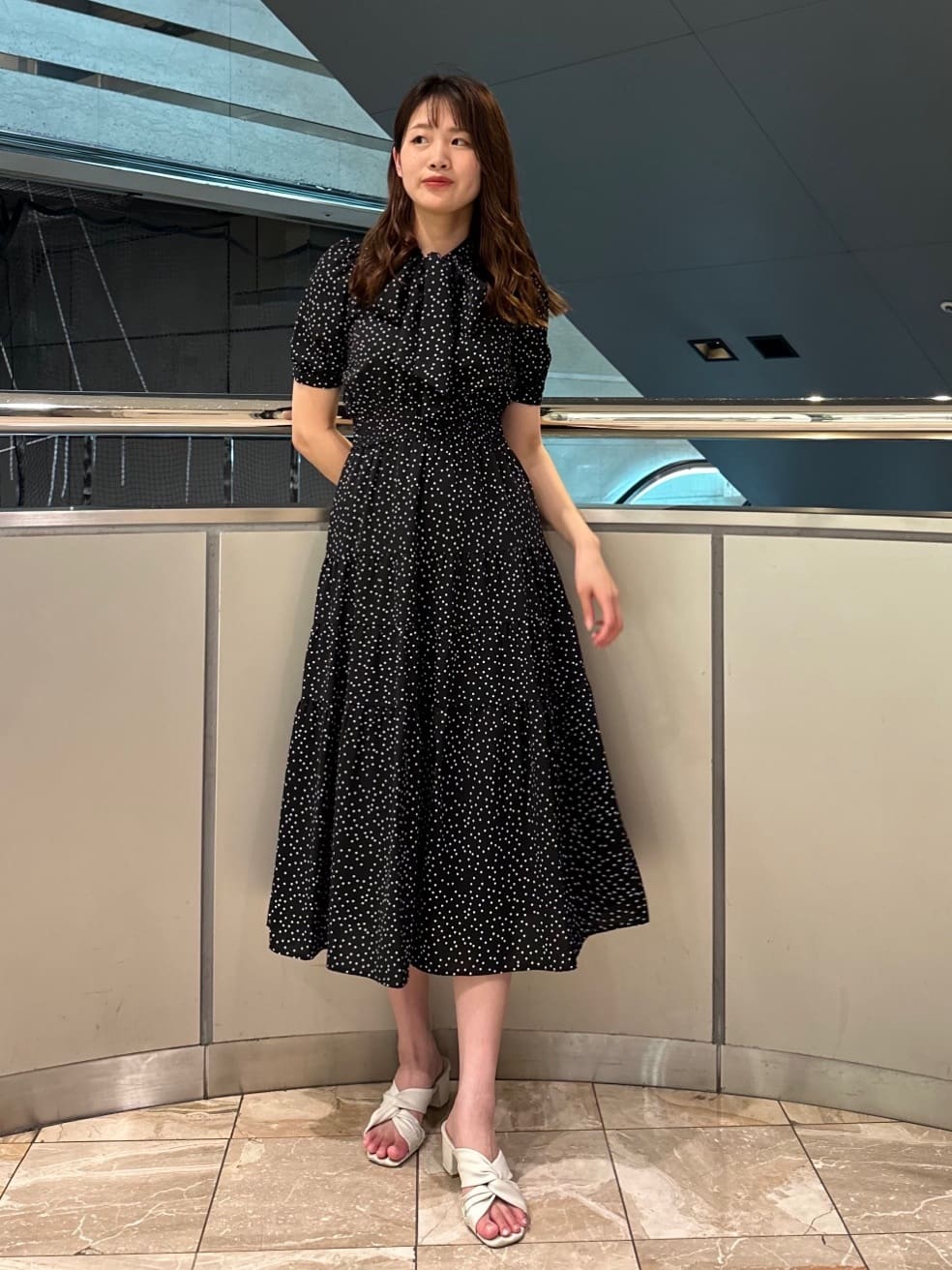REDYAZELのリボンタイティアードワンピースを使ったコーディネートを紹介します。｜Rakuten Fashion(楽天ファッション／旧楽天ブランドアベニュー)4343273