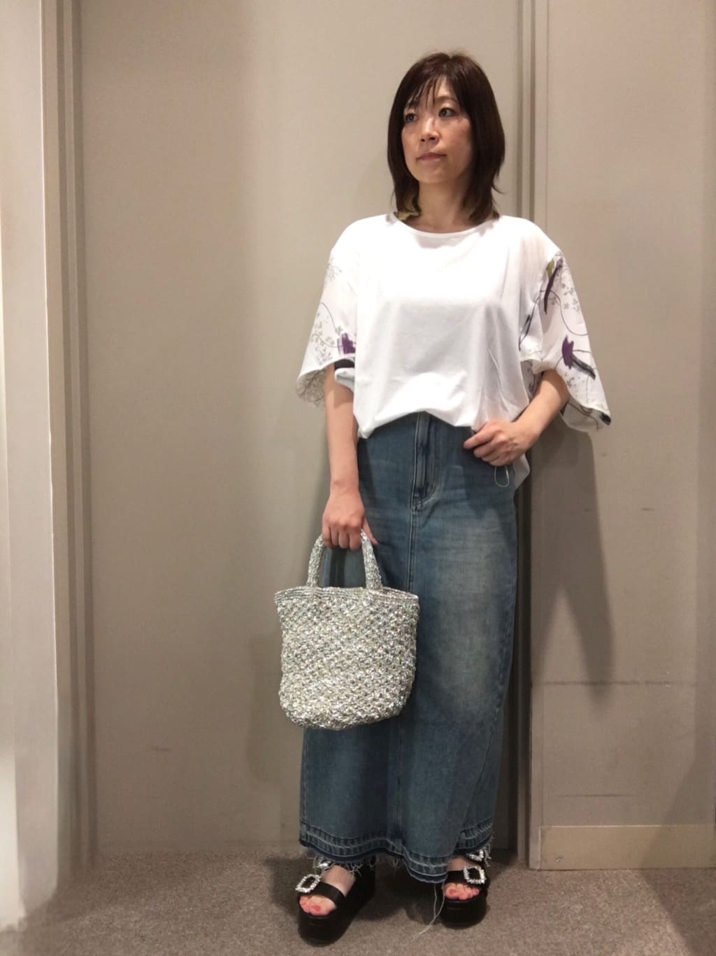 Vinのペイントフラワープリントカットソーを使ったコーディネートを紹介します。｜Rakuten Fashion(楽天ファッション／旧楽天ブランドアベニュー)4344528