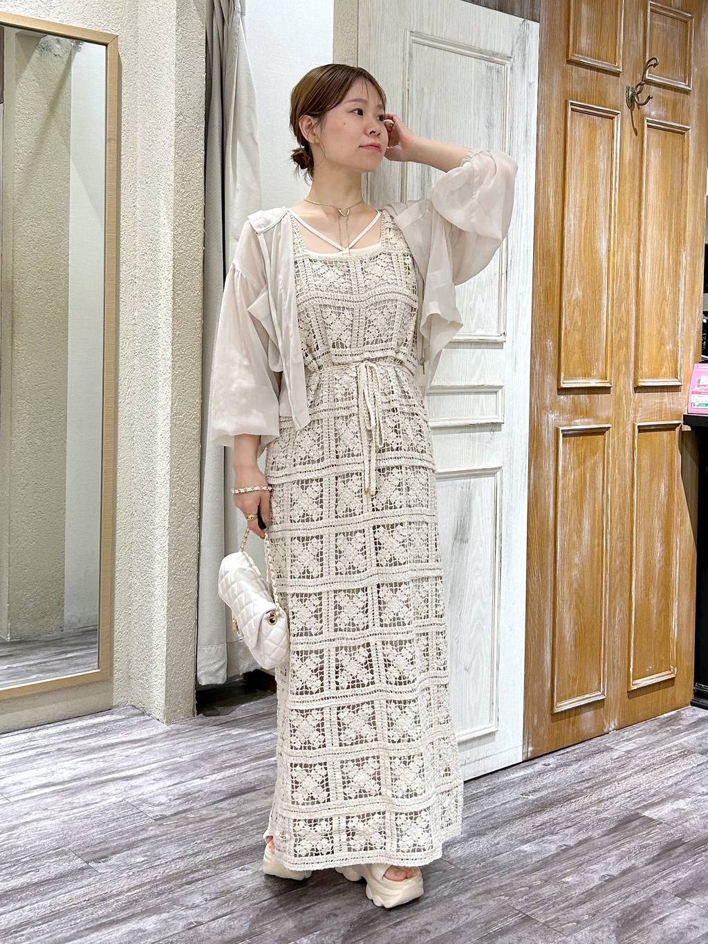 mysty womanの【リバイバル!】楊柳シアーZIPパーカーを使ったコーディネートを紹介します。｜Rakuten Fashion(楽天ファッション／旧楽天ブランドアベニュー)4349005