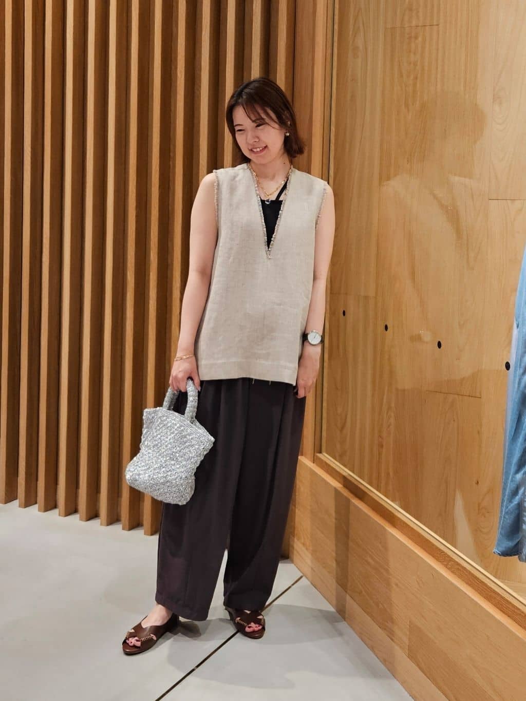 LASUDのクロスネックリブタンクトップを使ったコーディネートを紹介します。｜Rakuten Fashion(楽天ファッション／旧楽天ブランドアベニュー)4349755