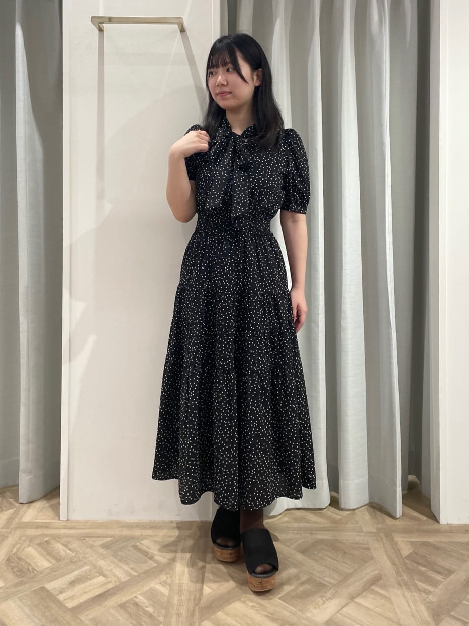 REDYAZELのリボンタイティアードワンピースを使ったコーディネートを紹介します。｜Rakuten Fashion(楽天ファッション／旧楽天ブランドアベニュー)4351786