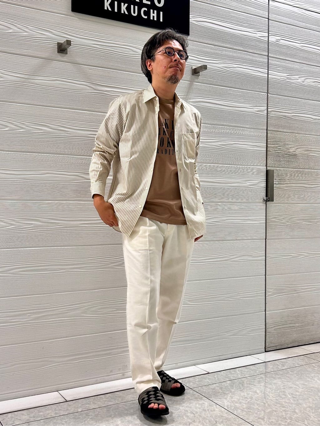 TAKEO KIKUCHIの【THE FLAGSHIP】コットンリネン カツラギ パンツを使ったコーディネートを紹介します。｜Rakuten Fashion(楽天ファッション／旧楽天ブランドアベニュー)4352615