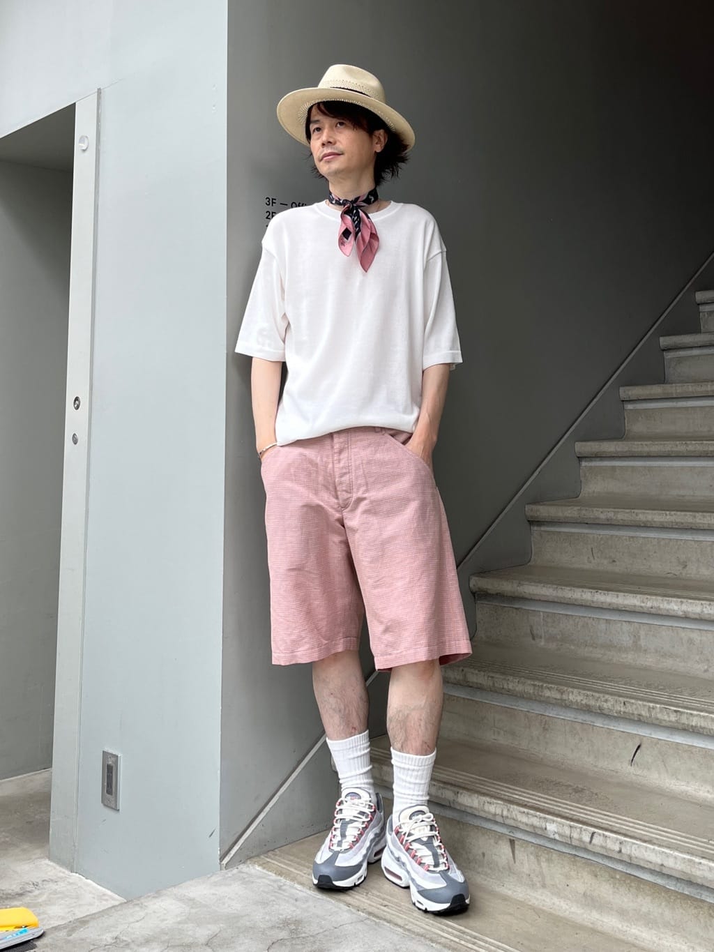 TAKEO KIKUCHIの【THE FLAGSHIP】強撚コットン ニットTシャツを使ったコーディネートを紹介します。｜Rakuten Fashion(楽天ファッション／旧楽天ブランドアベニュー)4356485