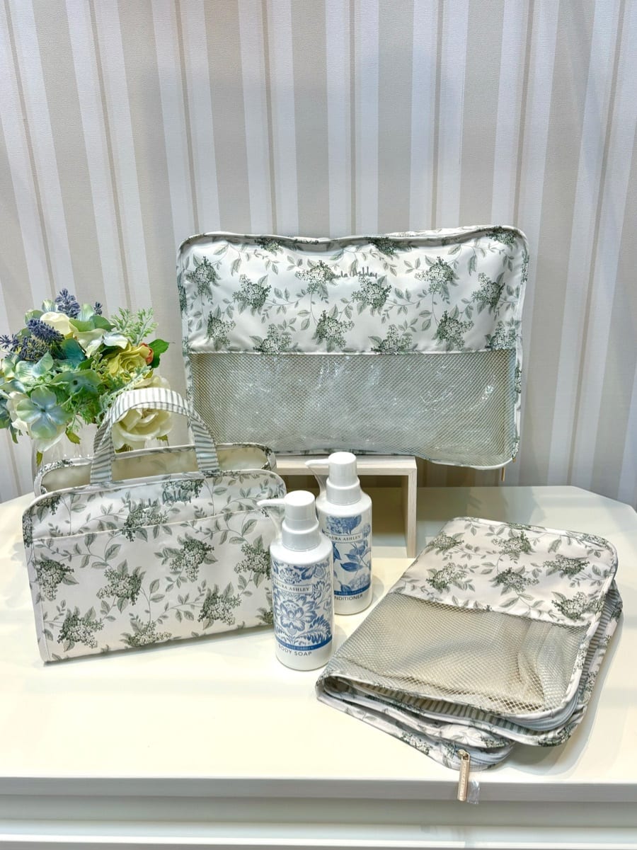 LAURA ASHLEYの【撥水加工プリント生地】ポートランド柄 トラベルポーチLLを使ったコーディネートを紹介します。｜Rakuten Fashion(楽天ファッション／旧楽天ブランドアベニュー)4364229
