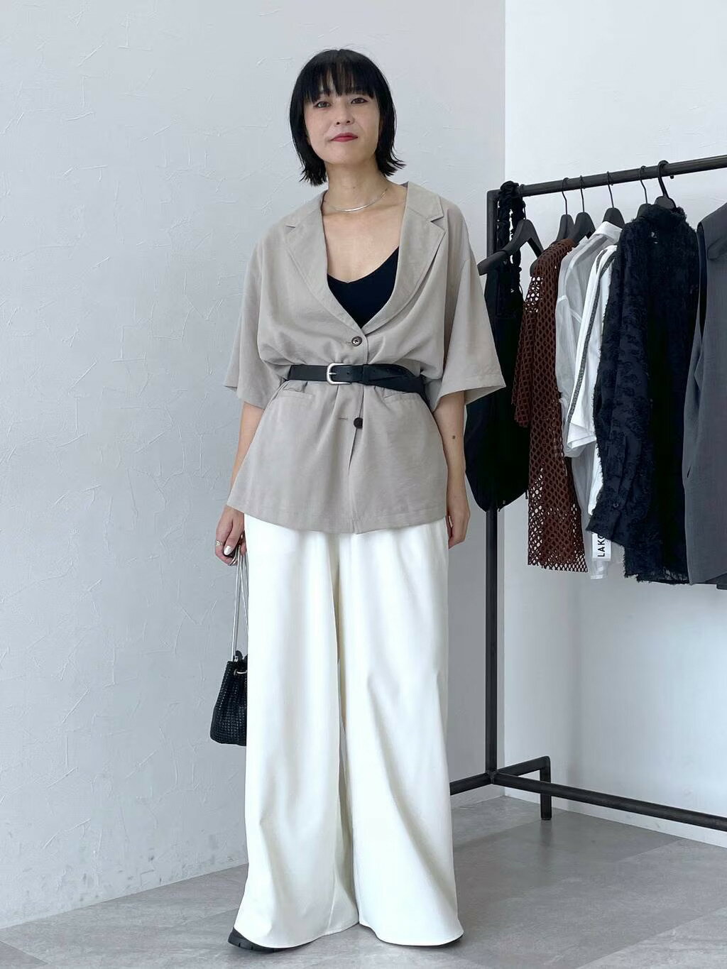 LAKOLEのトロミイージーパンツを使ったコーディネートを紹介します。｜Rakuten Fashion(楽天ファッション／旧楽天ブランドアベニュー)4365570