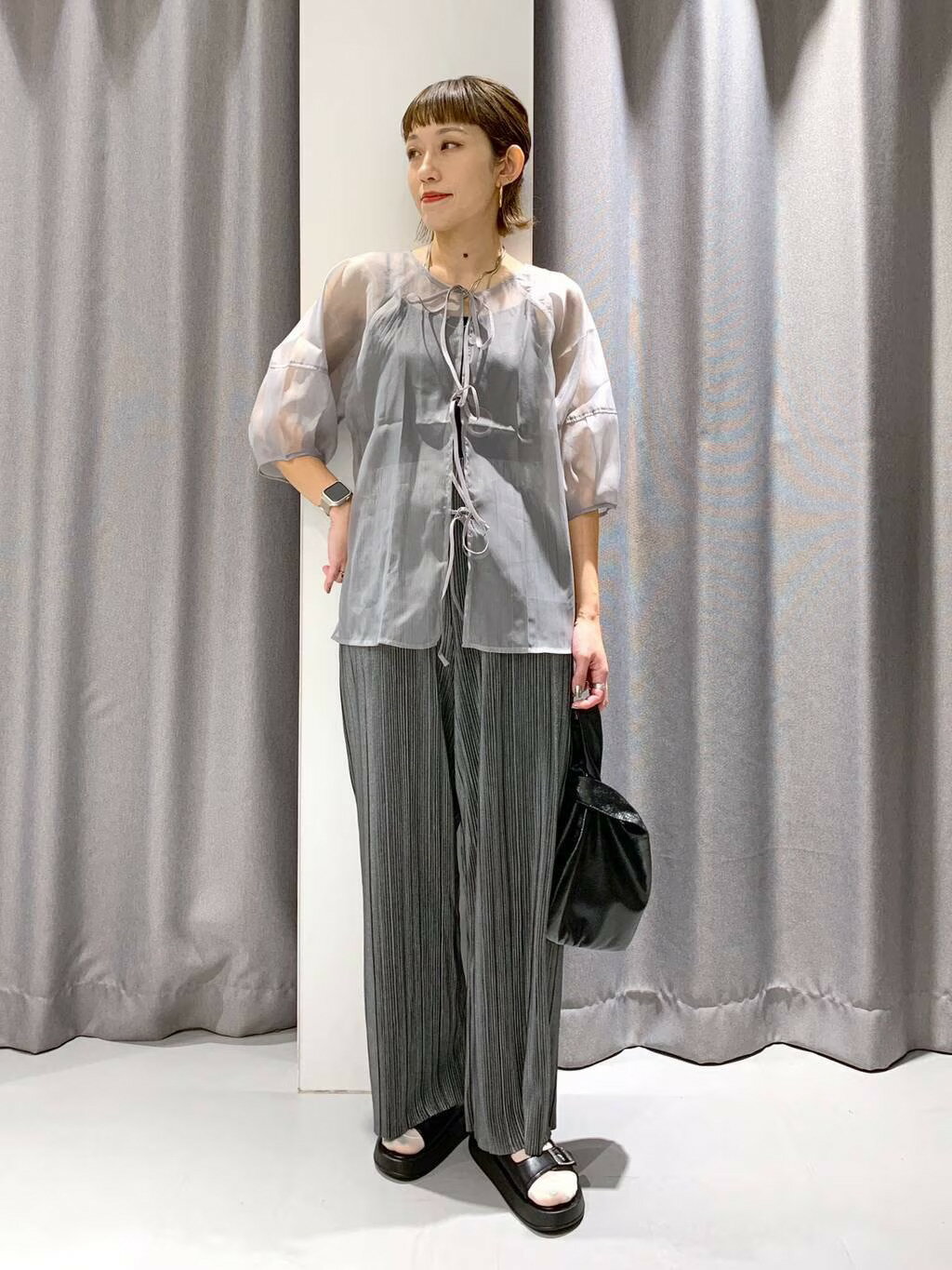 LAKOLEのプリーツイージーパンツを使ったコーディネートを紹介します。｜Rakuten Fashion(楽天ファッション／旧楽天ブランドアベニュー)4365572