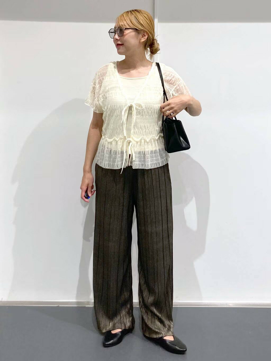 LAKOLEのプリーツイージーパンツを使ったコーディネートを紹介します。｜Rakuten Fashion(楽天ファッション／旧楽天ブランドアベニュー)4365573