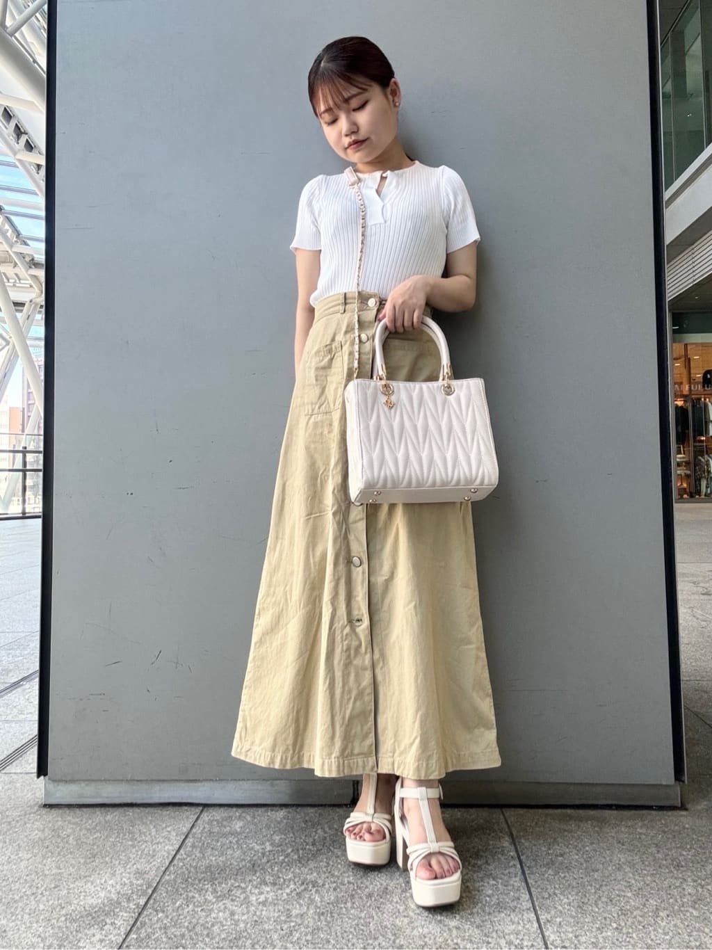 ESPERANZAのTストラップチャンキーヒールサンダル 24SSを使ったコーディネートを紹介します。｜Rakuten Fashion(楽天ファッション／旧楽天ブランドアベニュー)4368751