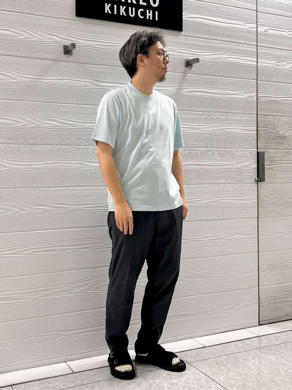 TAKEO KIKUCHIの【抗菌防臭】ジャケットインナー 半袖 カットソーを使ったコーディネートを紹介します。｜Rakuten Fashion(楽天ファッション／旧楽天ブランドアベニュー)4373439