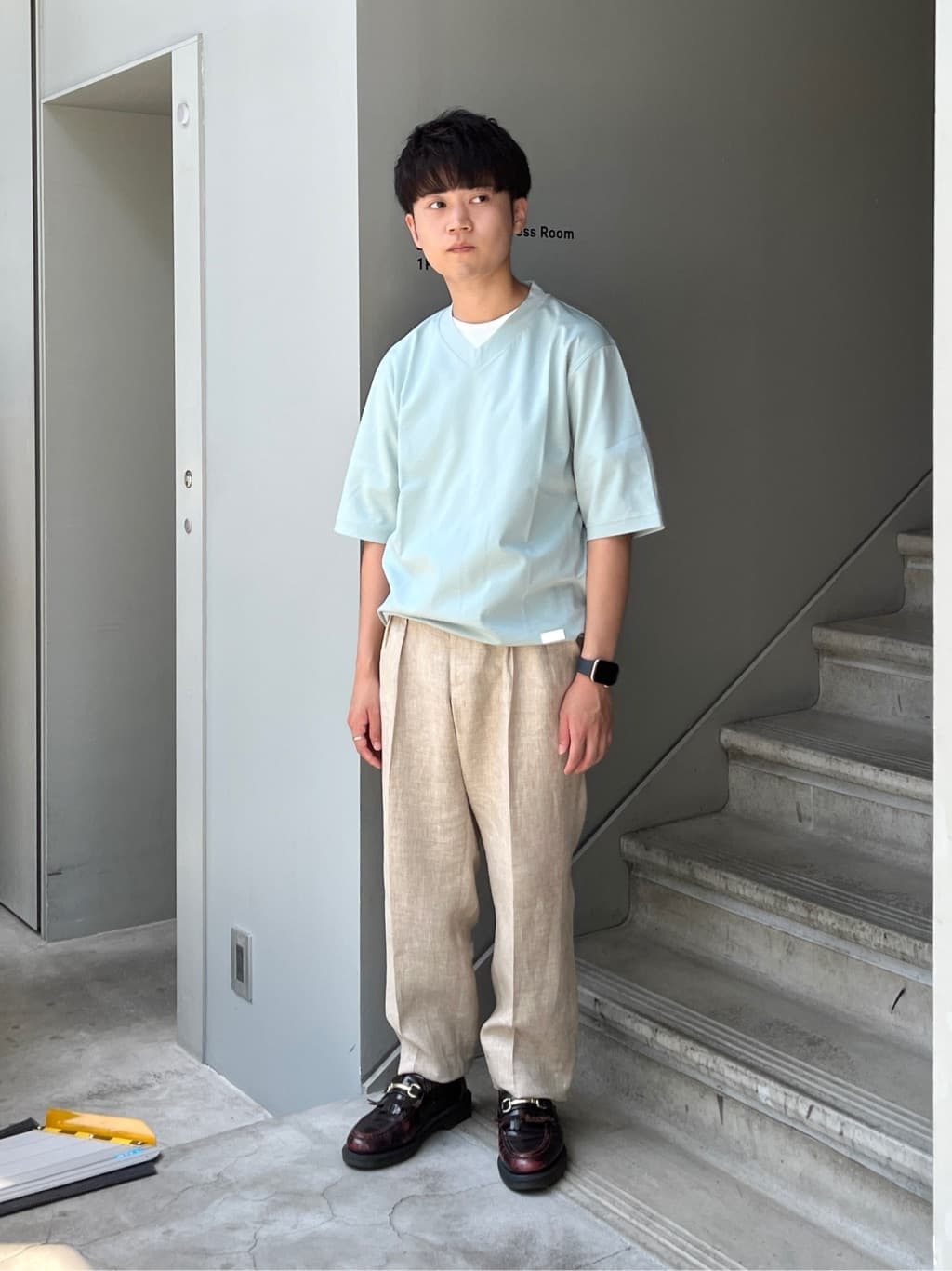TAKEO KIKUCHIのVネック フェイクレイヤード カットソーを使ったコーディネートを紹介します。｜Rakuten Fashion(楽天ファッション／旧楽天ブランドアベニュー)4374327