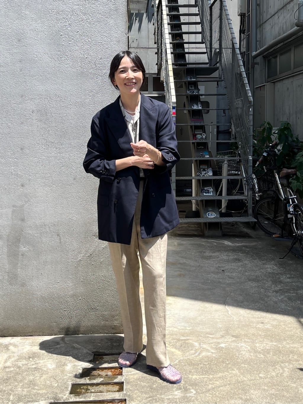 TAKEO KIKUCHIの【THE FLAGSHIP】リネンシャークスキン ツータックパンツを使ったコーディネートを紹介します。｜Rakuten Fashion(楽天ファッション／旧楽天ブランドアベニュー)4376616