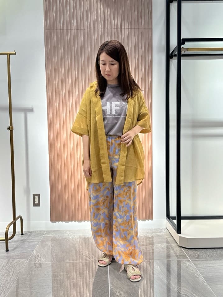 Vinのリーフパターンスピンドルパンツを使ったコーディネートを紹介します。｜Rakuten Fashion(楽天ファッション／旧楽天ブランドアベニュー)4383115