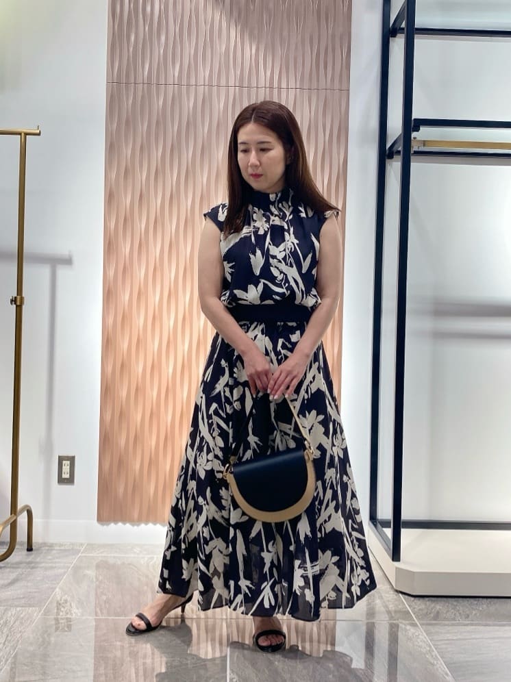 Vinの麻調ボタニカルブラウスを使ったコーディネートを紹介します。｜Rakuten Fashion(楽天ファッション／旧楽天ブランドアベニュー)4386417