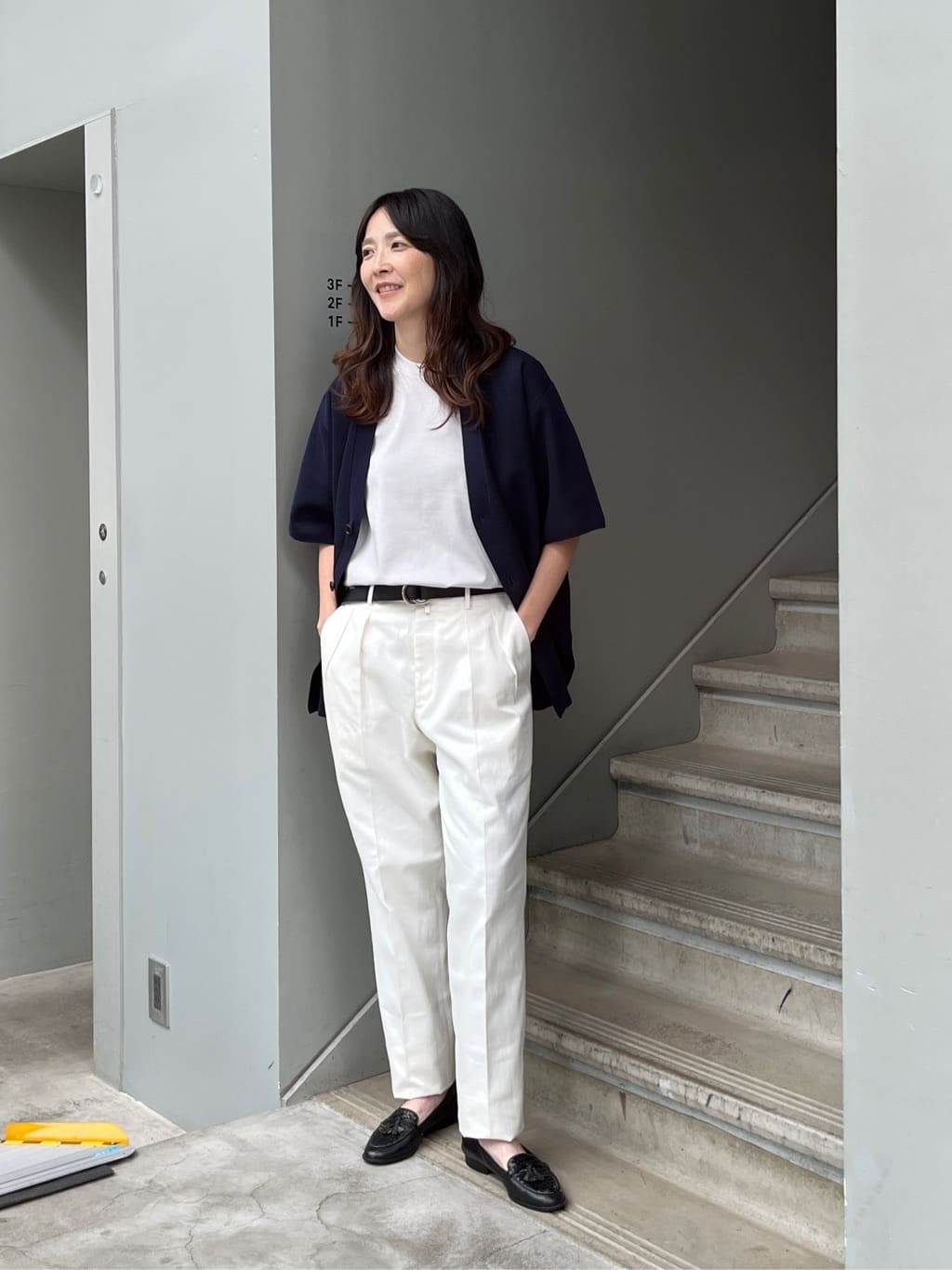 TAKEO KIKUCHIの【THE FLAGSHIP】コットンリネン カツラギ パンツを使ったコーディネートを紹介します。｜Rakuten Fashion(楽天ファッション／旧楽天ブランドアベニュー)4396856