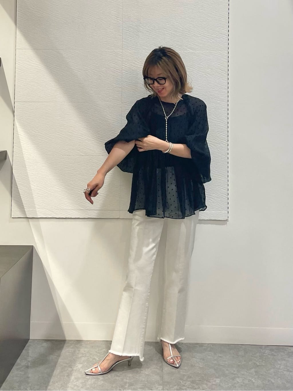 Vinのカットオフフレアデニムパンツを使ったコーディネートを紹介します。｜Rakuten Fashion(楽天ファッション／旧楽天ブランドアベニュー)4397567