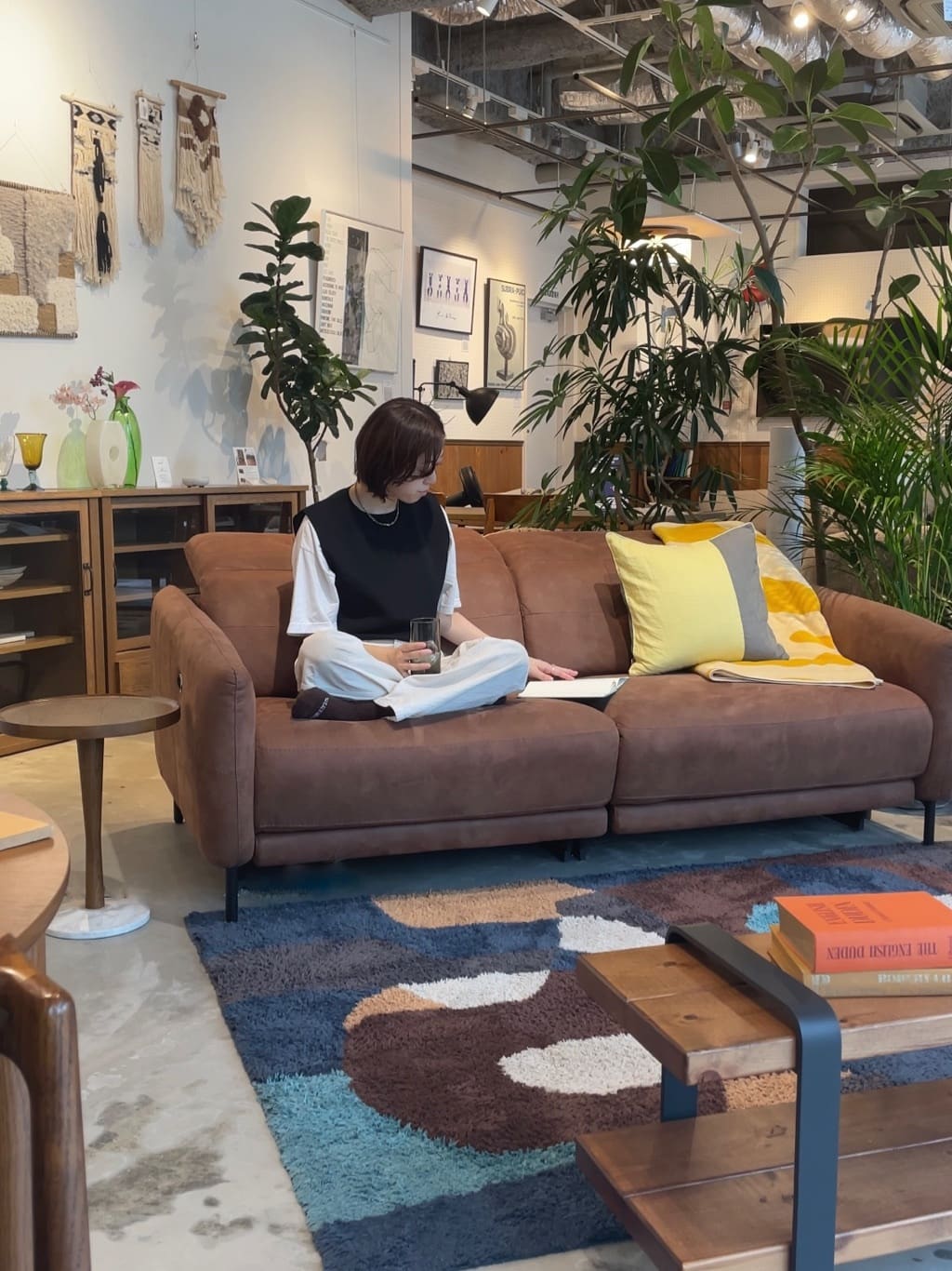journal standard FurnitureのFEATHER CUSHION PRESS JSF クッション中材 45cm角を使ったコーディネートを紹介します。｜Rakuten Fashion(楽天ファッション／旧楽天ブランドアベニュー)4399315