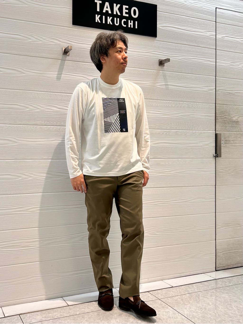 TAKEO KIKUCHIの【オフィスカジュアル対応】ドレス チノパンツを使ったコーディネートを紹介します。｜Rakuten Fashion(楽天ファッション／旧楽天ブランドアベニュー)4405341