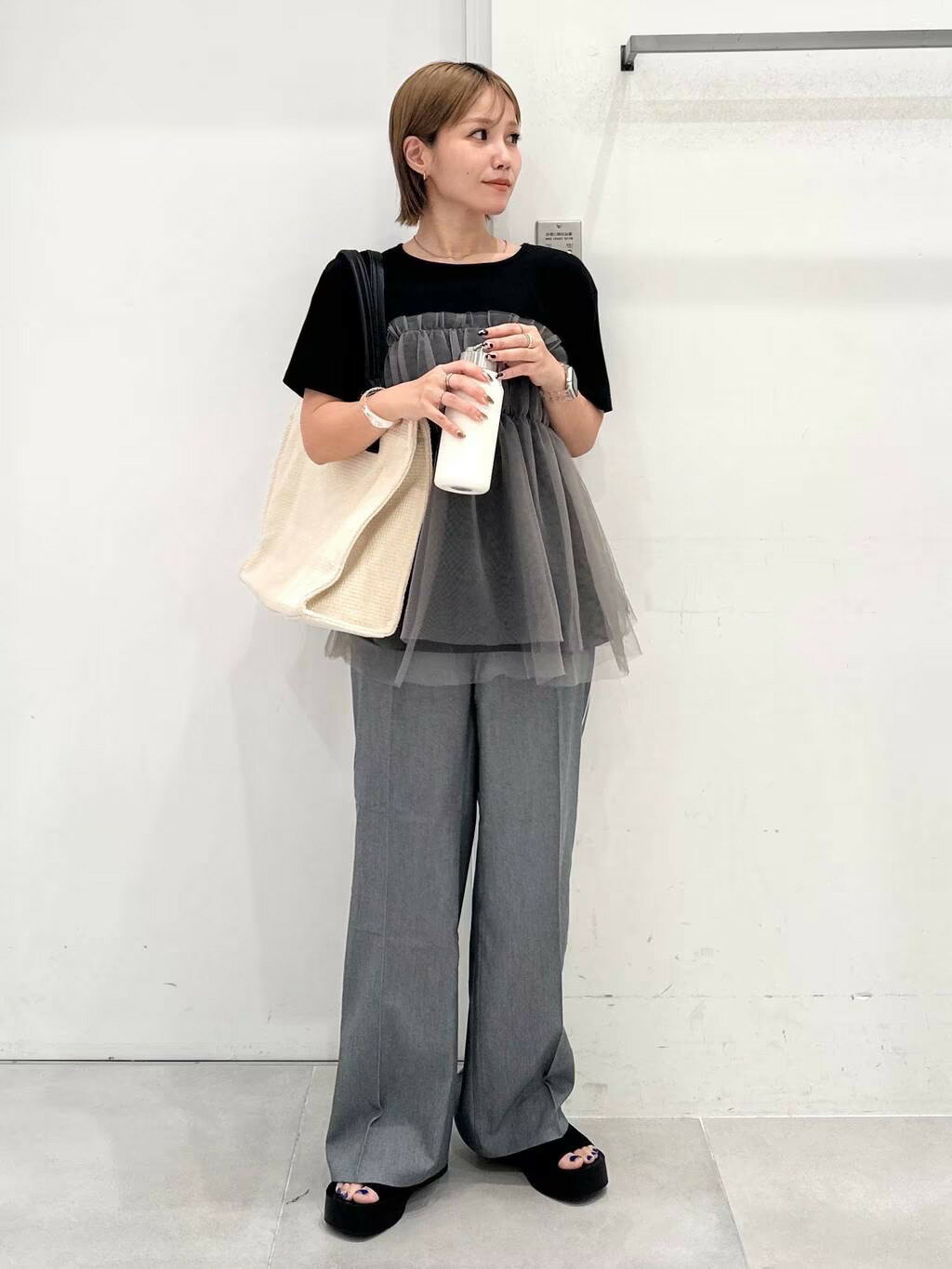 LAKOLEのサイドラインスラックスパンツを使ったコーディネートを紹介します。｜Rakuten Fashion(楽天ファッション／旧楽天ブランドアベニュー)4407616