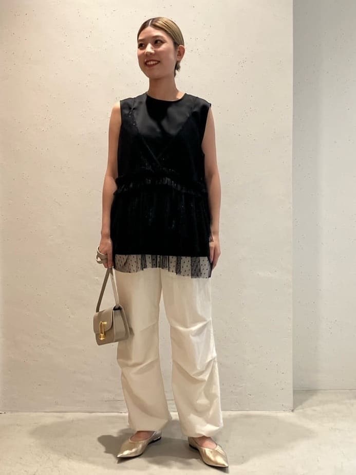 1er Arrondissementのコットンナイロンパラシュートパンツを使ったコーディネートを紹介します。｜Rakuten Fashion(楽天ファッション／旧楽天ブランドアベニュー)4409911