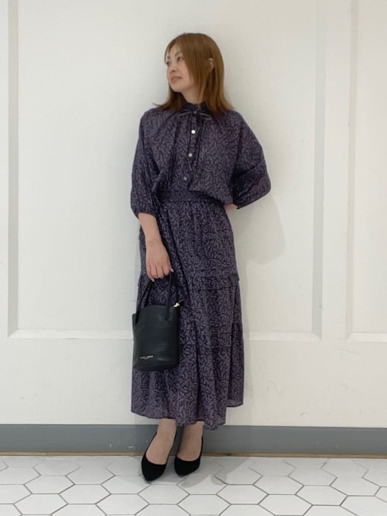 LAURA ASHLEYの【洗える/ウエストゴム/同柄アイテムあり】ローランド ヴァインズ柄 フリルスカートを使ったコーディネートを紹介します。｜Rakuten Fashion(楽天ファッション／旧楽天ブランドアベニュー)4414663