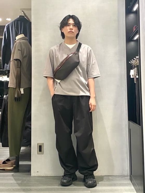 TAKEO KIKUCHIのVネック フェイクレイヤード カットソーを使ったコーディネートを紹介します。｜Rakuten Fashion(楽天ファッション／旧楽天ブランドアベニュー)4415223