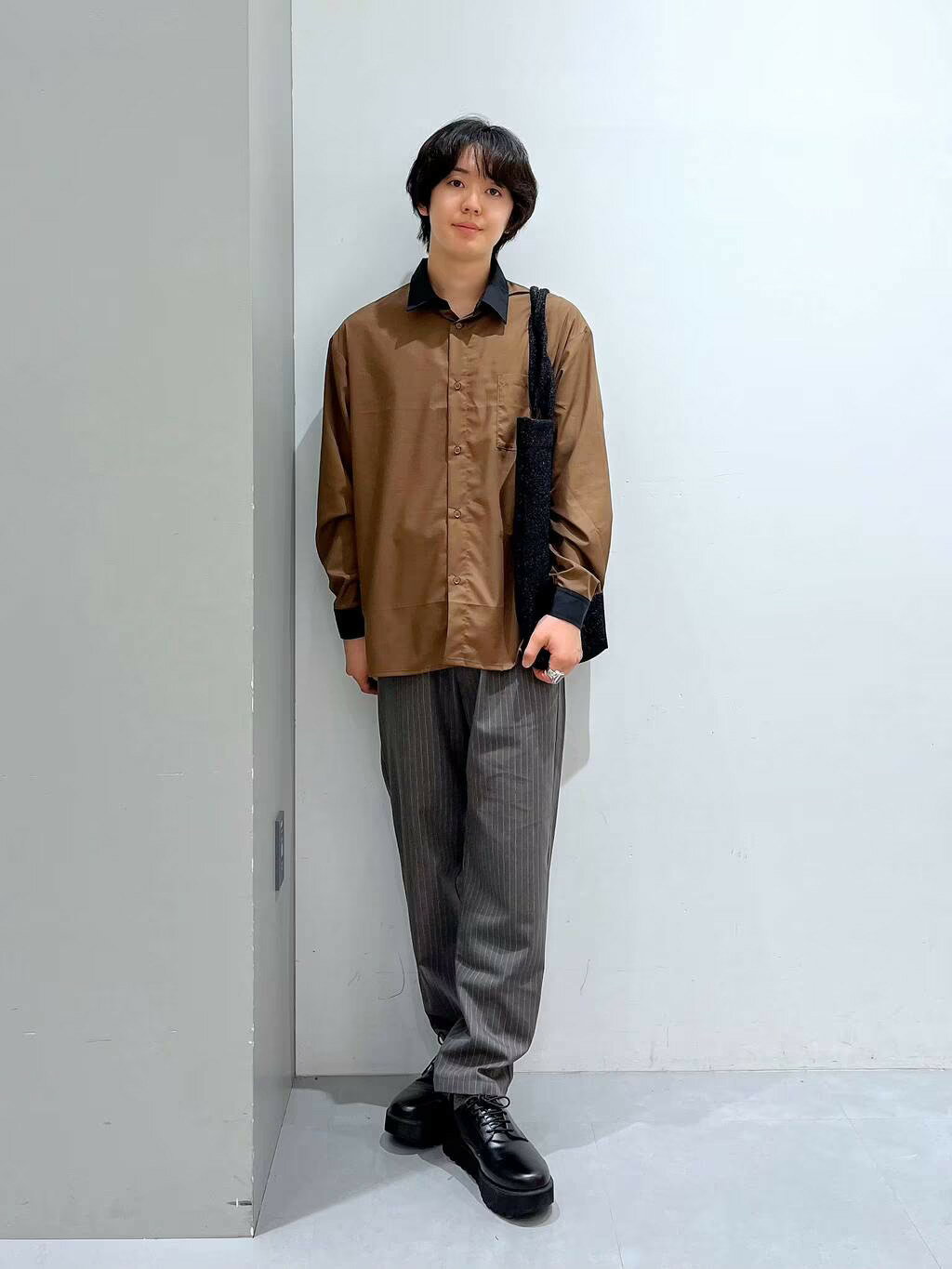 LAKOLEのシルクライククレリック長袖シャツを使ったコーディネートを紹介します。｜Rakuten Fashion(楽天ファッション／旧楽天ブランドアベニュー)4422340