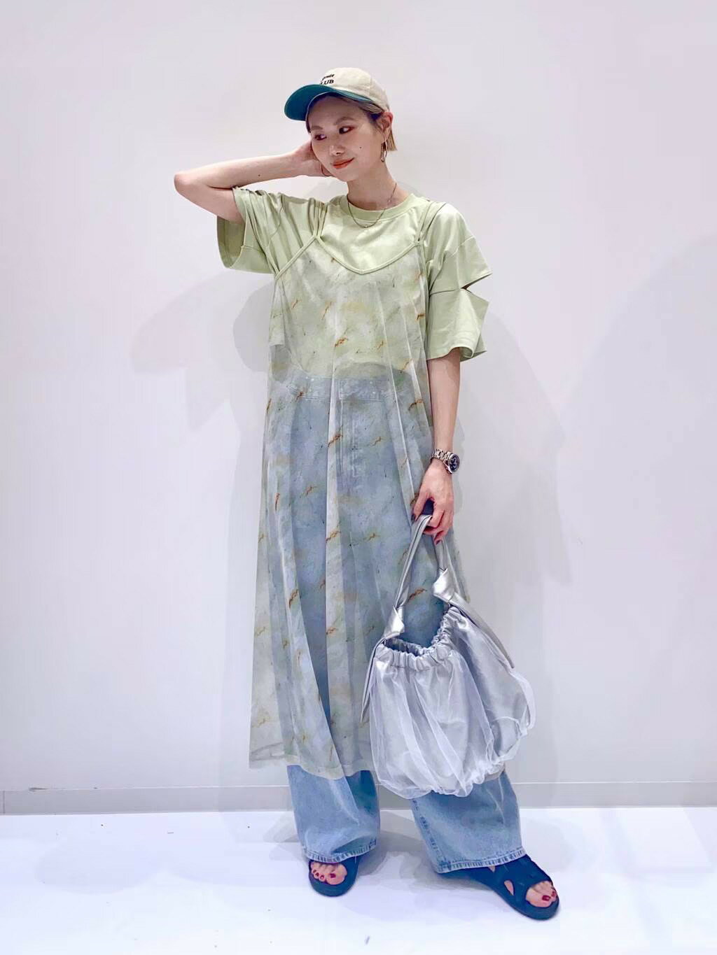 LAKOLEのチュール巾着トートバッグを使ったコーディネートを紹介します。｜Rakuten Fashion(楽天ファッション／旧楽天ブランドアベニュー)4422325