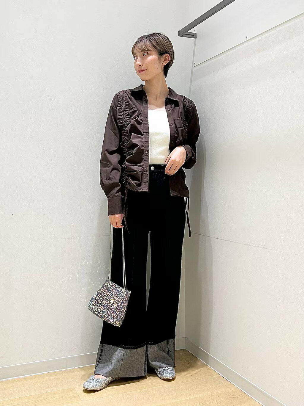 LAKOLEのドロストシャツ長袖を使ったコーディネートを紹介します。｜Rakuten Fashion(楽天ファッション／旧楽天ブランドアベニュー)4422326