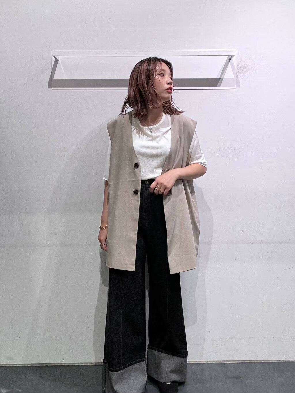 LAKOLEのノーカラーベストを使ったコーディネートを紹介します。｜Rakuten Fashion(楽天ファッション／旧楽天ブランドアベニュー)4422327