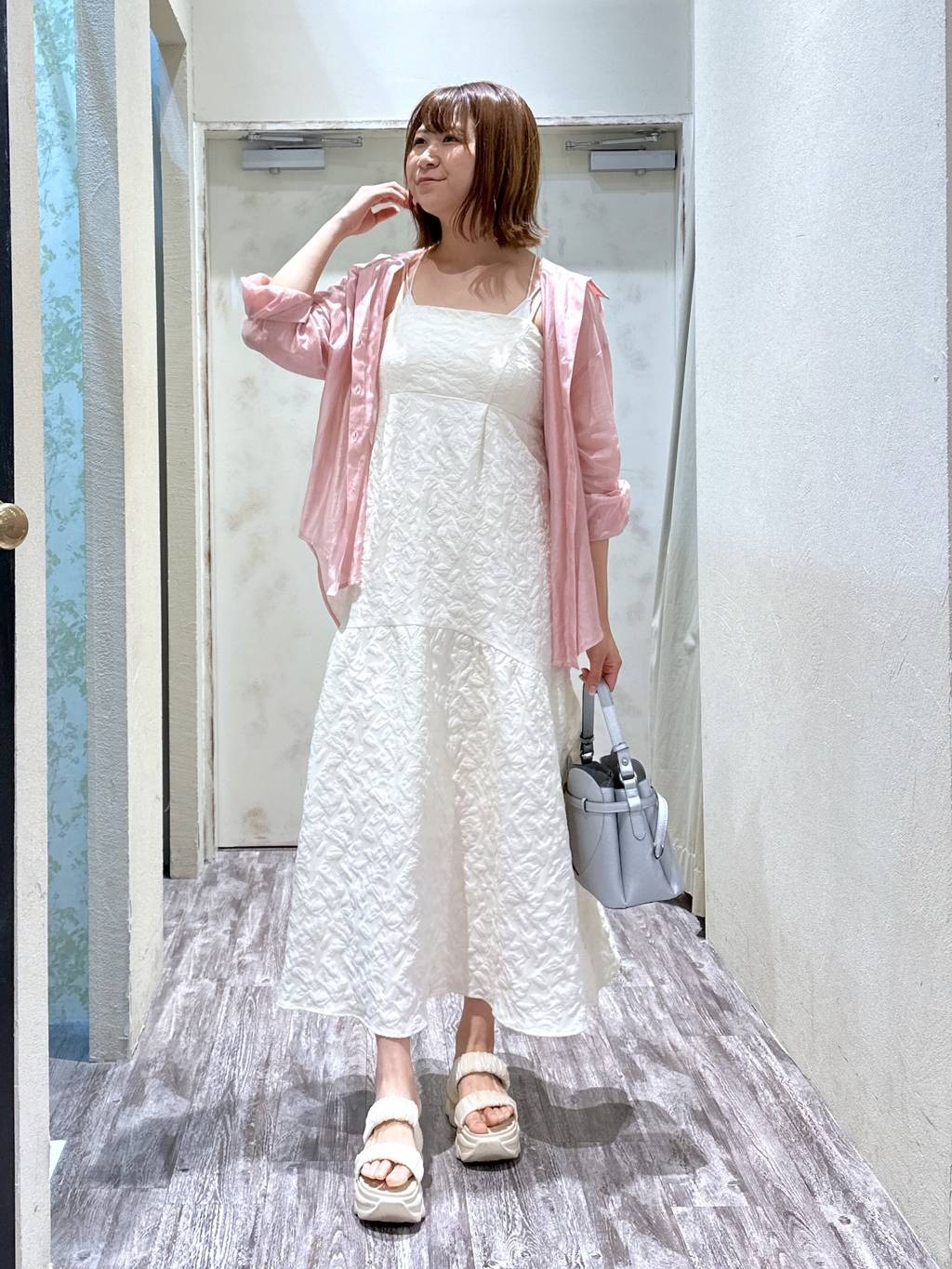 mysty womanのフラワージャガードキャミワンピースを使ったコーディネートを紹介します。｜Rakuten Fashion(楽天ファッション／旧楽天ブランドアベニュー)4429933