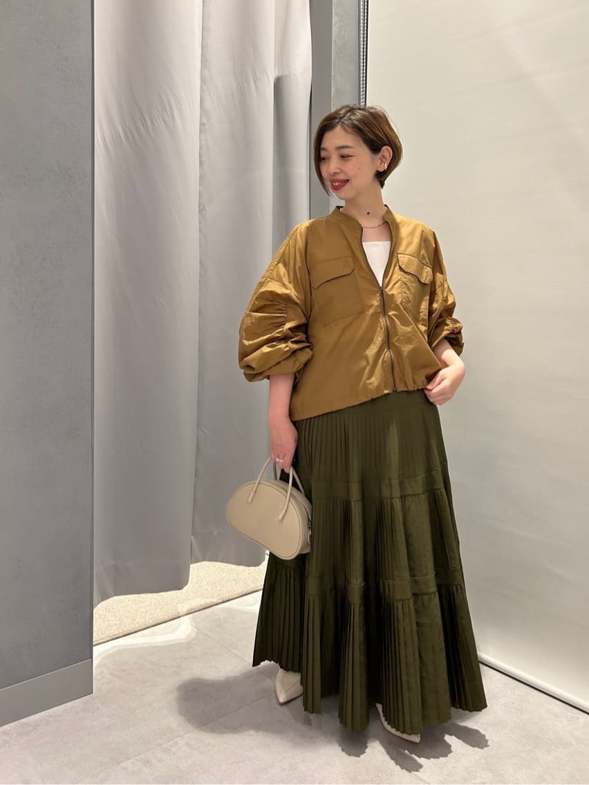 LASUDのギャザースリーブブルゾンを使ったコーディネートを紹介します。｜Rakuten Fashion(楽天ファッション／旧楽天ブランドアベニュー)4431022