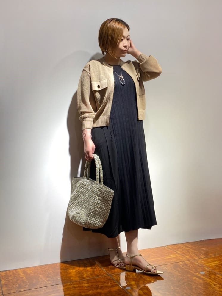 Vinの透かし編みニットジップカーディガンを使ったコーディネートを紹介します。｜Rakuten Fashion(楽天ファッション／旧楽天ブランドアベニュー)4431399