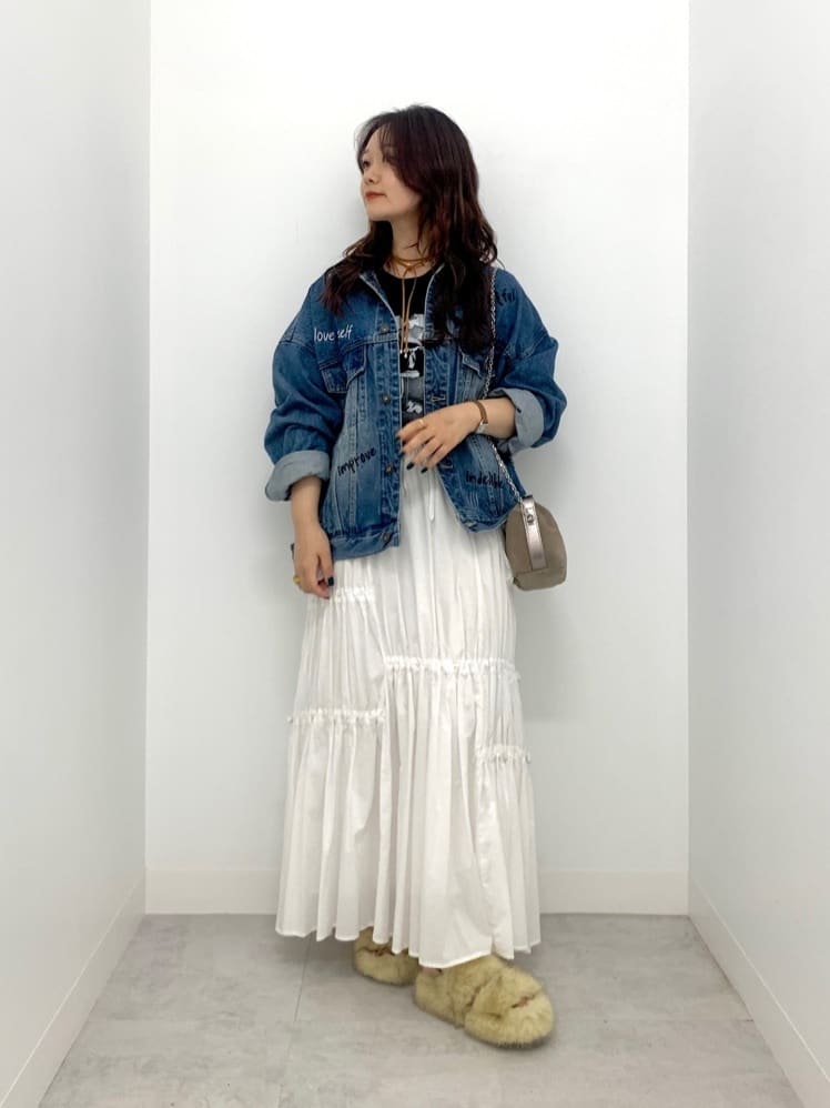 LASUDのメッシュポケットティアードスカートを使ったコーディネートを紹介します。｜Rakuten Fashion(楽天ファッション／旧楽天ブランドアベニュー)4431704