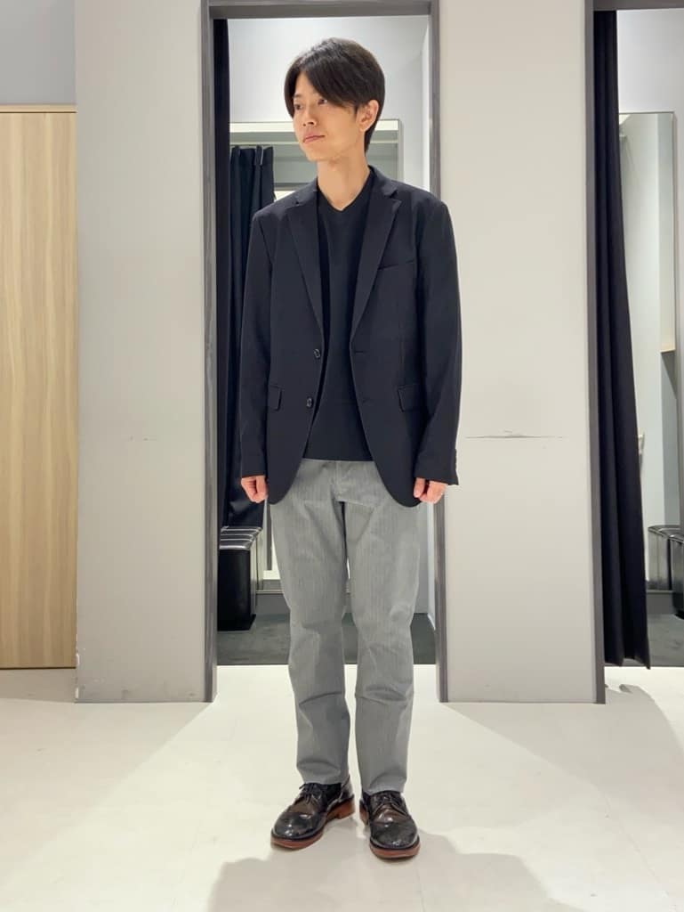 TAKEO KIKUCHIの【抗菌防臭】ジャケットインナー 半袖 Vカットソーを使ったコーディネートを紹介します。｜Rakuten Fashion(楽天ファッション／旧楽天ブランドアベニュー)4433060