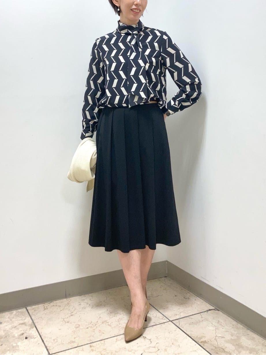 AtraerのTCホールガーメント(R)ニット 着流しカーディガンを使ったコーディネートを紹介します。｜Rakuten Fashion(楽天ファッション／旧楽天ブランドアベニュー)4435023