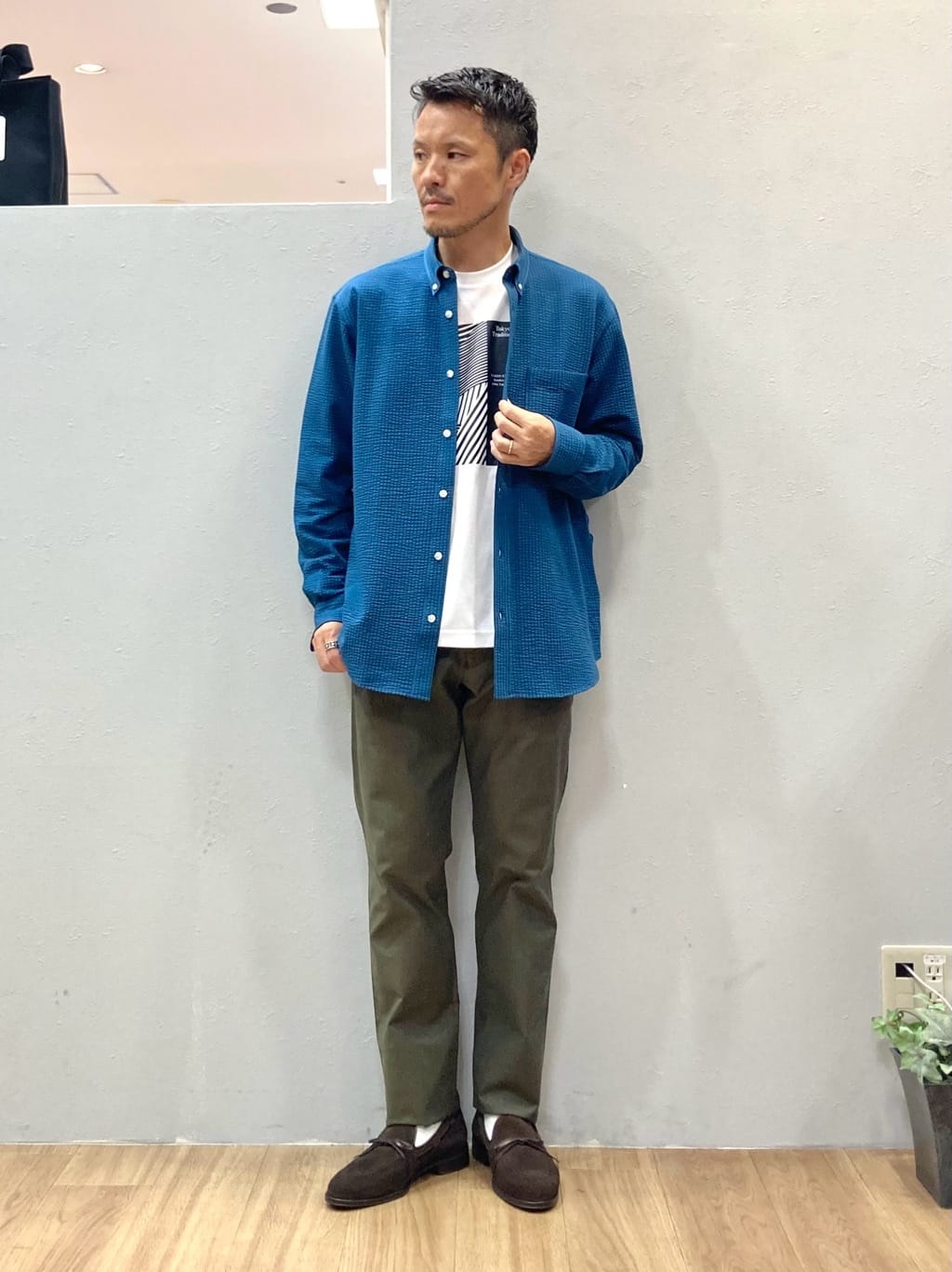 TAKEO KIKUCHIの【抗菌防臭/シーズンレス】シアサッカー ジャージシャツを使ったコーディネートを紹介します。｜Rakuten Fashion(楽天ファッション／旧楽天ブランドアベニュー)4437374